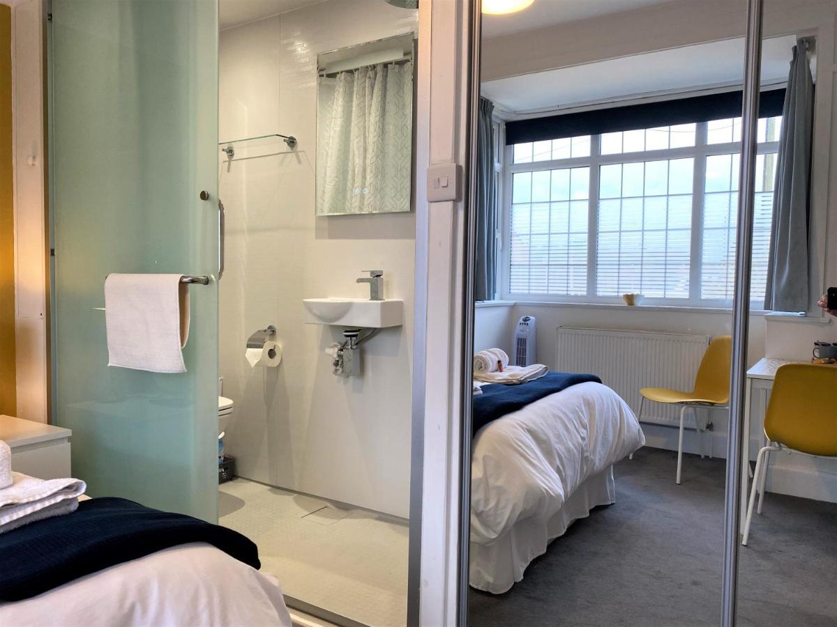 En-Suite Nook Near Forest & Sea, Super Value With Fridge, Microwave And Tv Лимингтон Экстерьер фото