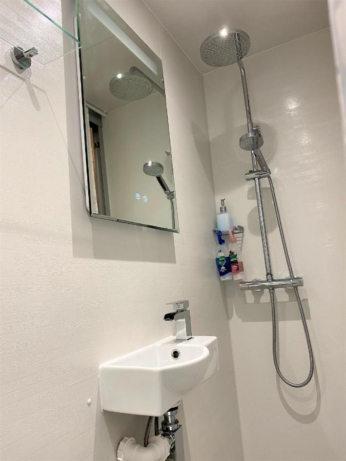 En-Suite Nook Near Forest & Sea, Super Value With Fridge, Microwave And Tv Лимингтон Экстерьер фото