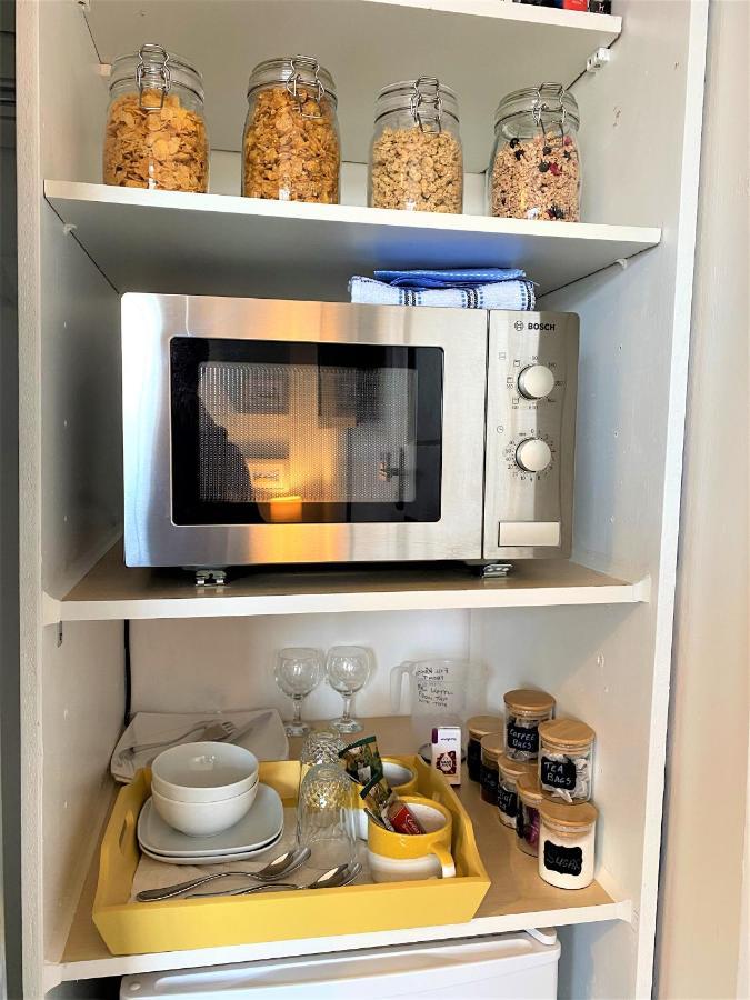En-Suite Nook Near Forest & Sea, Super Value With Fridge, Microwave And Tv Лимингтон Экстерьер фото
