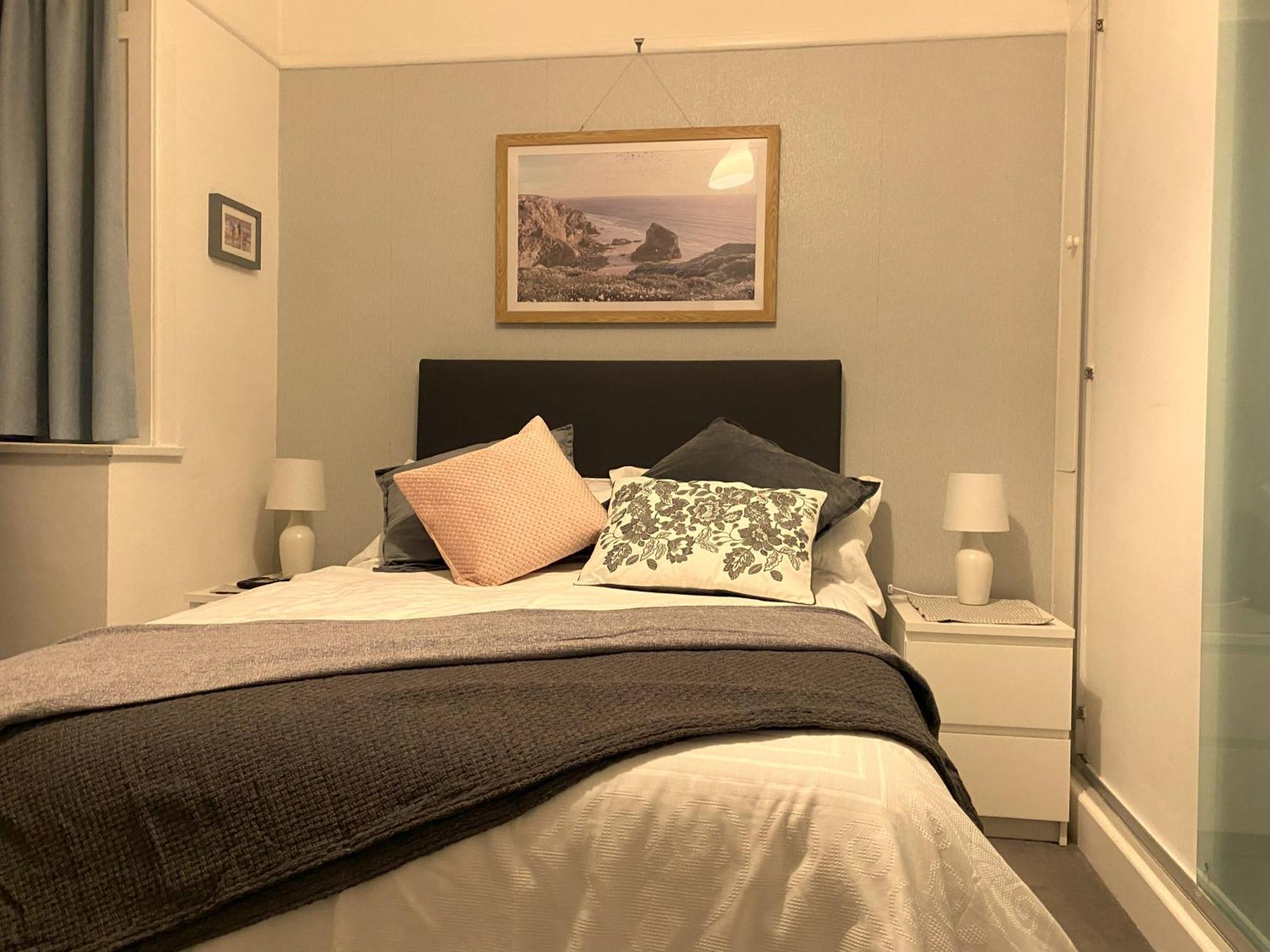 En-Suite Nook Near Forest & Sea, Super Value With Fridge, Microwave And Tv Лимингтон Экстерьер фото
