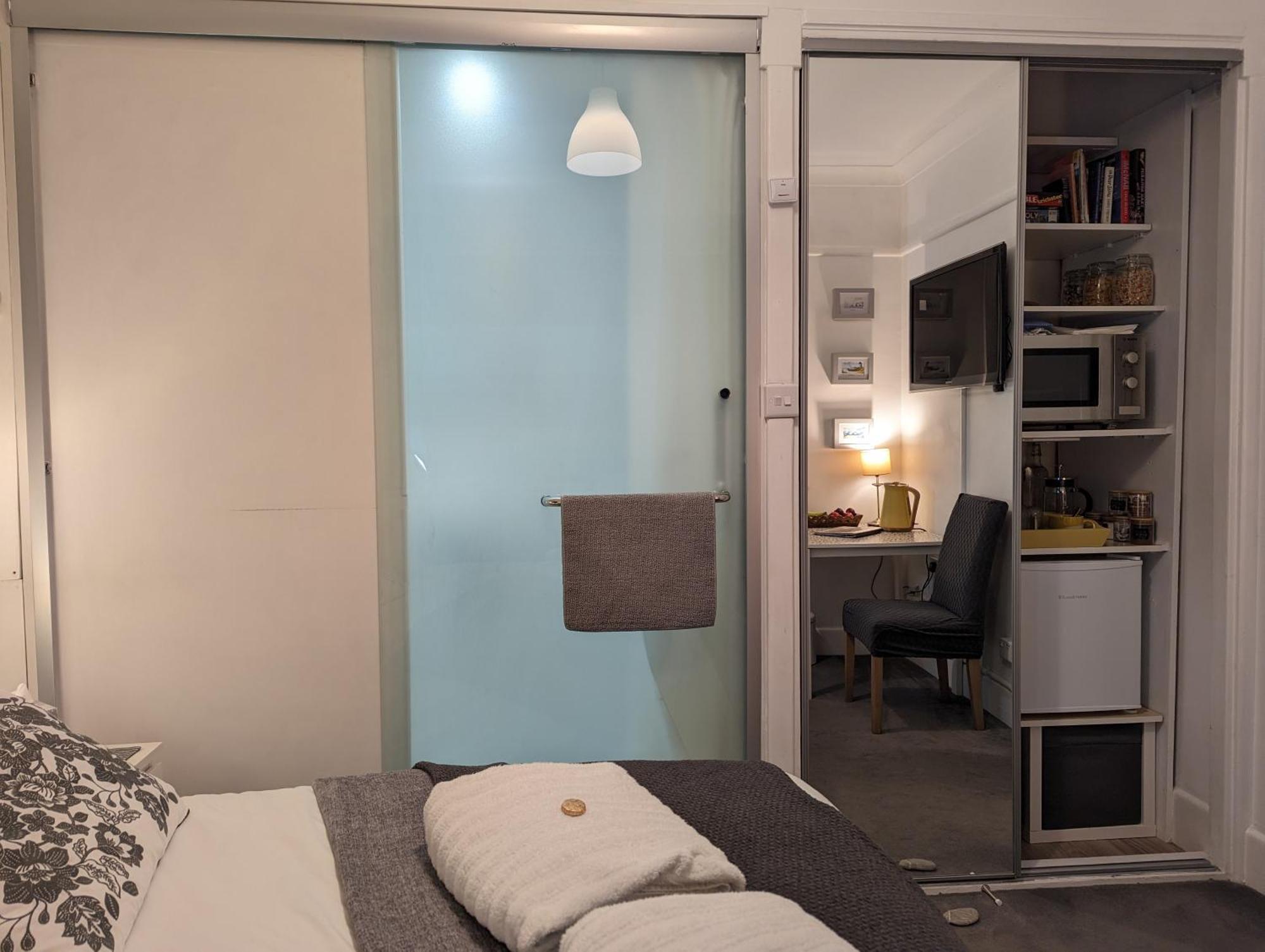 En-Suite Nook Near Forest & Sea, Super Value With Fridge, Microwave And Tv Лимингтон Экстерьер фото